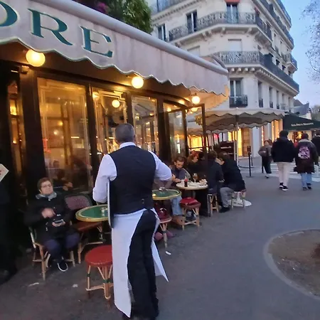 Homestay Center ,1minute Gare Montparnasse ,rue De Renne 6 Eme, Close To Eifel Tour ,notre Dame And Louvre Meusm,aoesome Place ,good For Trip *