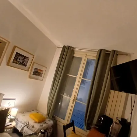 Center ,1minute Gare Montparnasse ,rue De Renne 6 Eme, Close To Eifel Tour ,notre Dame And Louvre Meusm,aoesome Place ,good For Trip Homestay *