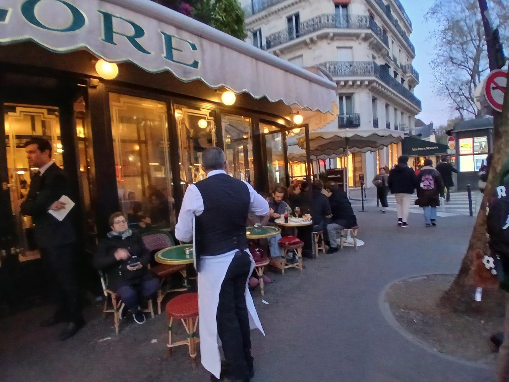 Homestay Center ,1minute Gare Montparnasse ,rue De Renne 6 Eme, Close To Eifel Tour ,notre Dame And Louvre Meusm,aoesome Place ,good For Trip *